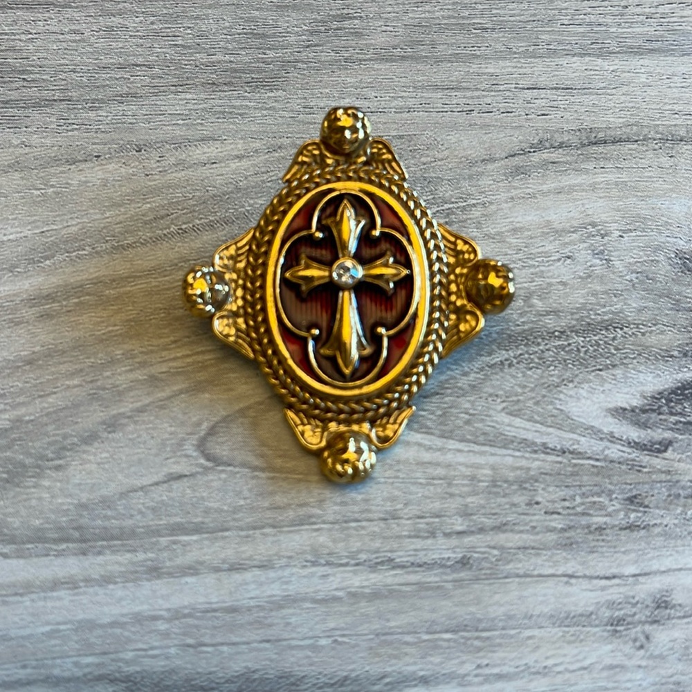 Women’s cross brooch